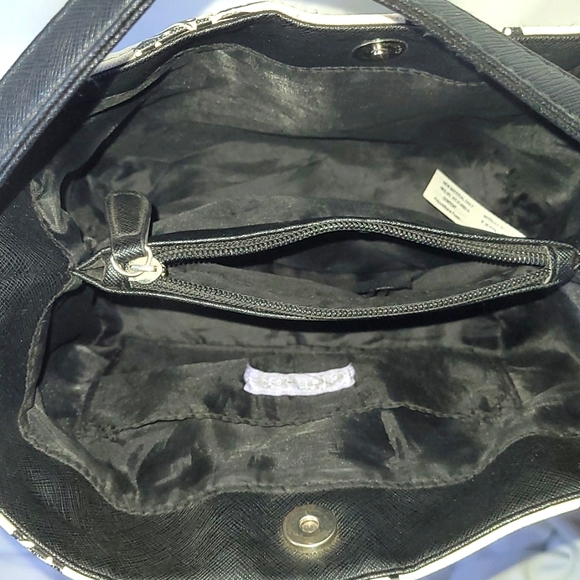 Off white & Black magnetic bow closure bag - Picture 4 of 8